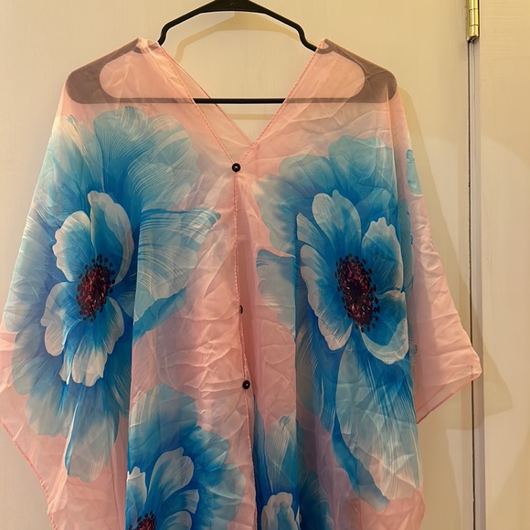 Beach cover up - Picture 2 of 3